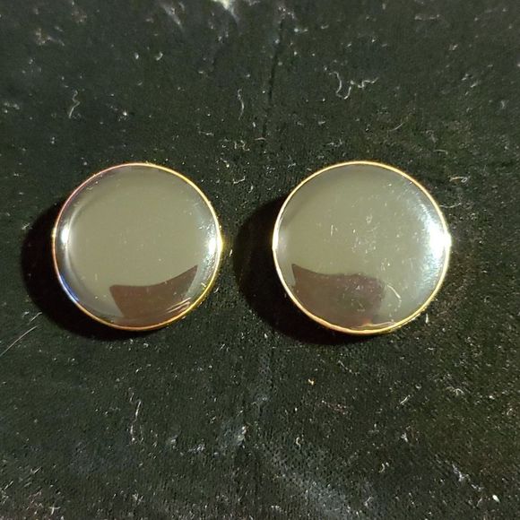 Vintage 1980's Liz Claiborne Black & Gold Round Circle Enamel Clip-On Earrings - Picture 1 of 5